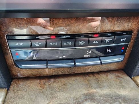 Used 2010 Mercedes-Benz E 350 4MATIC Sedan image 24