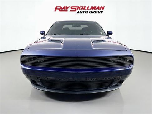 Used 2016 Dodge Challenger SXT image 2