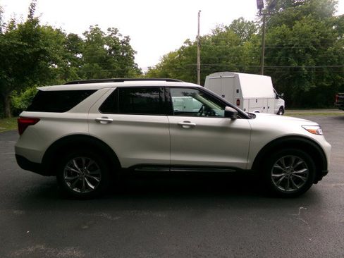 Used 2023 Ford Explorer XLT w/ Equipment Group 202A AWD/4WD image 10