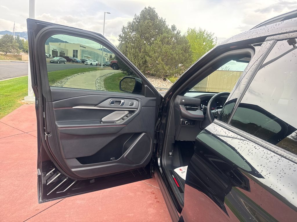 Used 2025 Ford Explorer ST AWD/4WD image 11