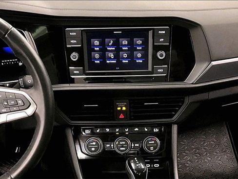 Used 2023 Volkswagen Jetta SE image 6