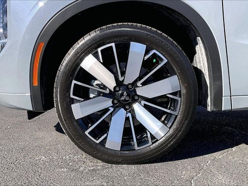 Used 2025 Mitsubishi Outlander SEL image 9