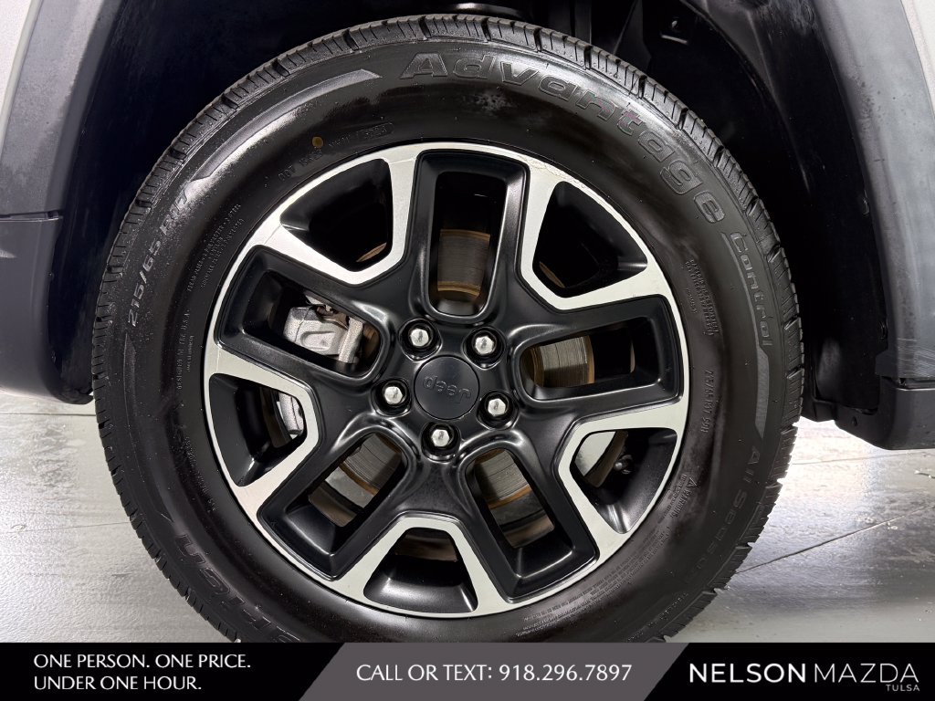 Used 2020 Jeep Compass Trailhawk AWD/4WD image 13