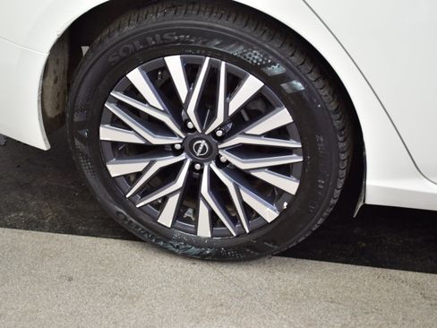 Used 2025 Nissan Altima 2.5 SV FWD image 33