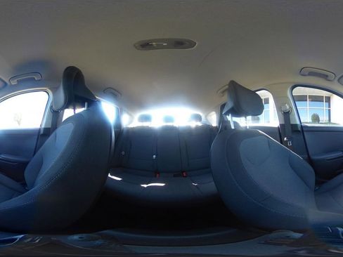 Used 2025 Kia K4 LXS image 41