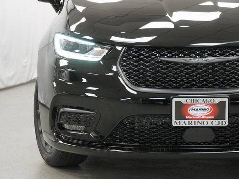 New 2026 Chrysler Pacifica Limited w/ S Appearance Package image 6