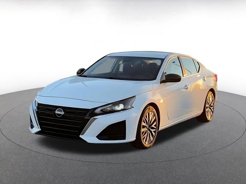 Used 2025 Nissan Altima 2.5 SV image 7