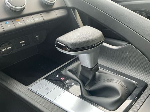 Used 2025 Hyundai Elantra SE FWD image 19