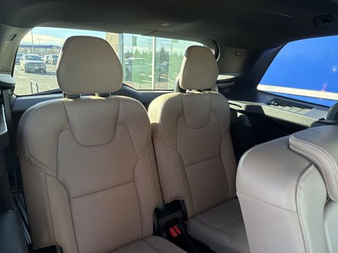 Used 2025 Volvo XC90 T8 Ultra w/ Protection Package Premier image 18