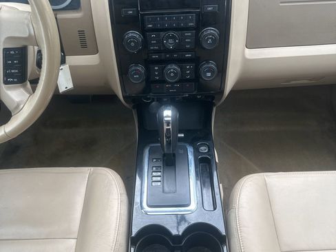 Used 2011 Ford Escape Limited w/ 302A Rapid Spec Order Code FWD image 18