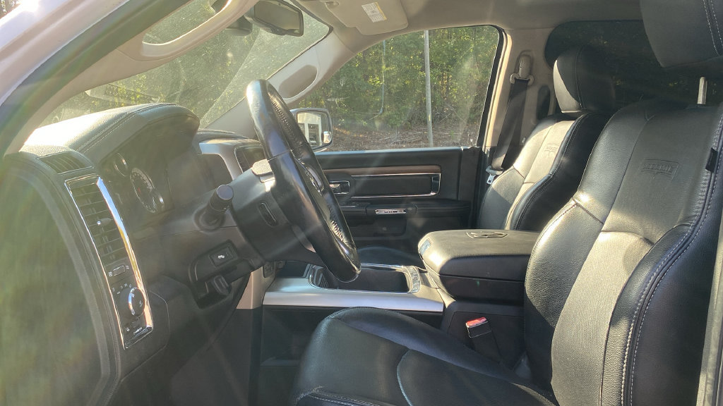 Used 2017 RAM 1500 Laramie w/ Convenience Group AWD/4WD image 16