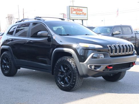 Used 2017 Jeep Cherokee Trailhawk w/ Trailer Tow Group image 5