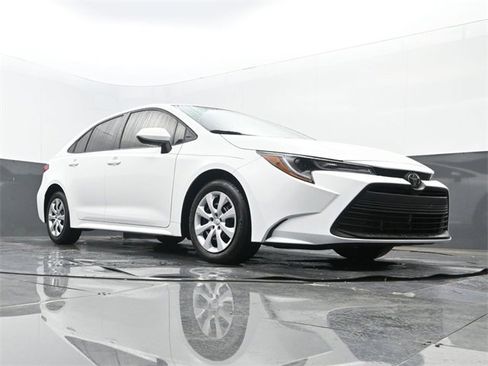 Used 2024 Toyota Corolla LE image 24