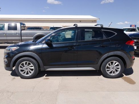 Used 2017 Hyundai Tucson SE AWD/4WD image 3