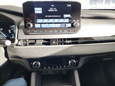 Used 2023 Mitsubishi Outlander SE image 28