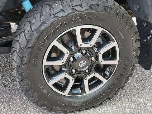 Used 2018 Toyota Tundra SR5 w/ TRD Off Road Package AWD/4WD image 15