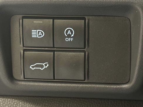 Used 2023 Toyota Highlander XLE AWD/4WD image 17