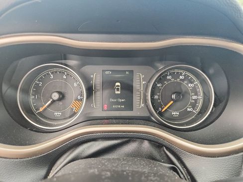 Used 2015 Jeep Cherokee Latitude FWD image 18