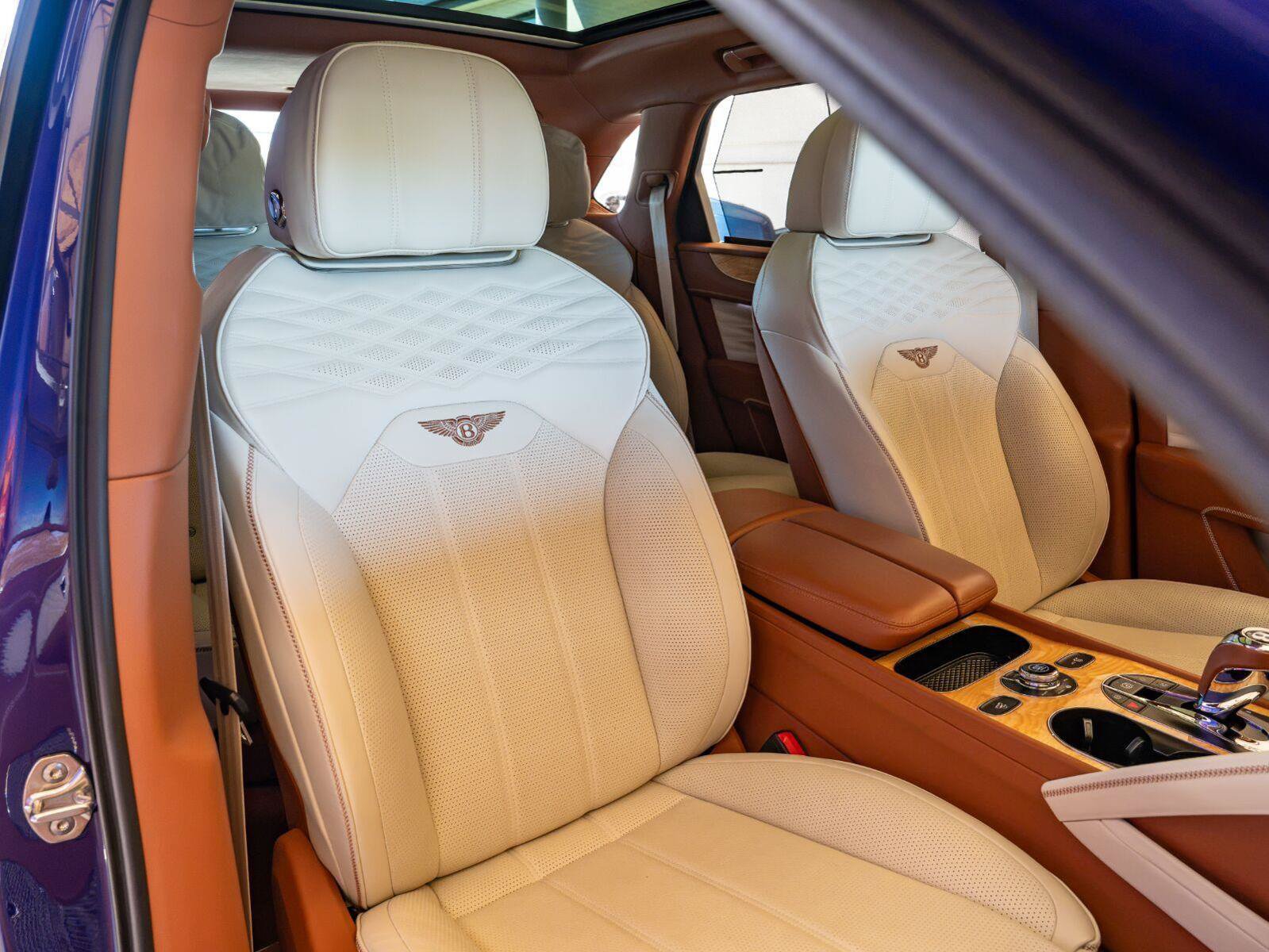 Used 2024 Bentley Bentayga AWD/4WD image 20