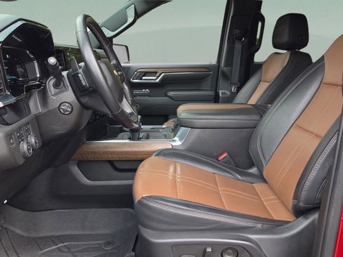 Used 2023 Chevrolet Silverado 1500 High Country w/ Z71 Off-Road Package image 9