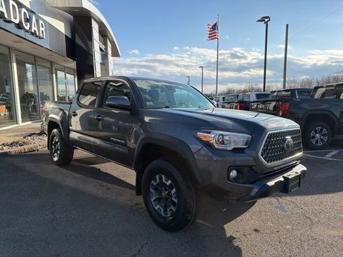 Used 2019 Toyota Tacoma TRD Off-Road w/ Technology Package AWD/4WD image 7