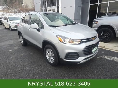 Used 2022 Chevrolet Trax LT w/ LT Convenience Package image 1