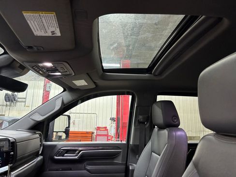 Used 2024 Chevrolet Silverado 3500 LTZ w/ LTZ Convenience Package image 17