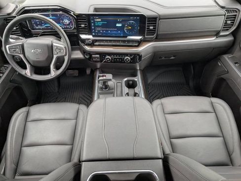 Used 2025 Chevrolet Silverado 1500 LT Trail Boss w/ Convenience Package II AWD/4WD image 5
