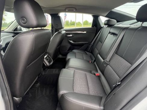 Used 2017 Chevrolet Impala LT FWD image 12