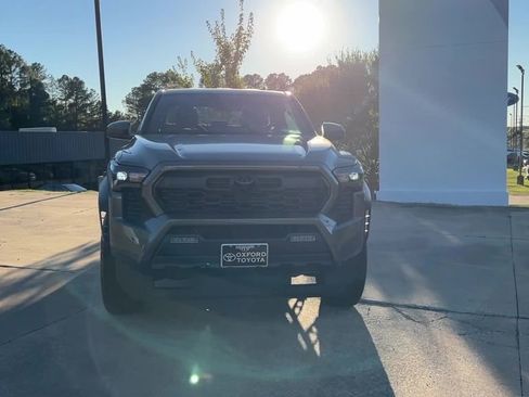 Used 2024 Toyota Tacoma TRD Off-Road image 9
