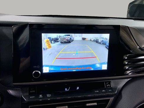 Used 2025 Toyota Camry SE FWD image 27