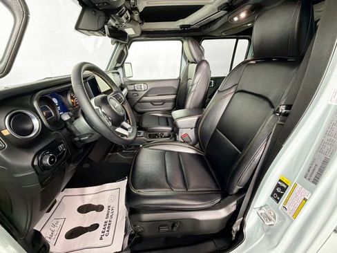 Used 2024 Jeep Wrangler Unlimited Sahara w/ Technology Group AWD/4WD image 21