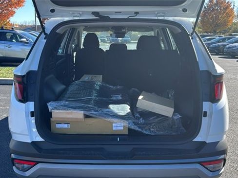 New 2026 Hyundai Tucson SE image 7