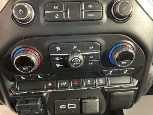 Used 2021 Chevrolet Silverado 1500 LT AWD/4WD image 22