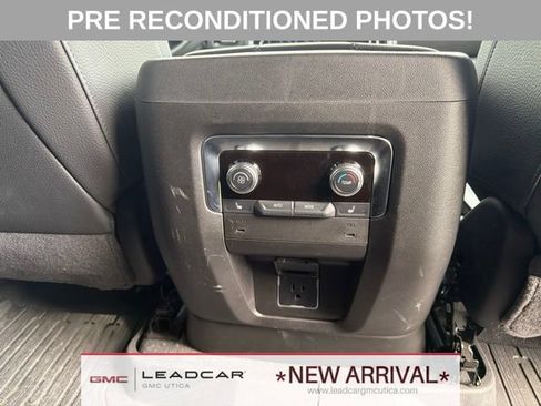 Used 2025 GMC Yukon Denali w/ Sun & Power Step Package AWD/4WD image 16