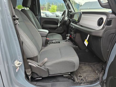 Used 2024 Jeep Wrangler Unlimited Sport AWD/4WD image 13