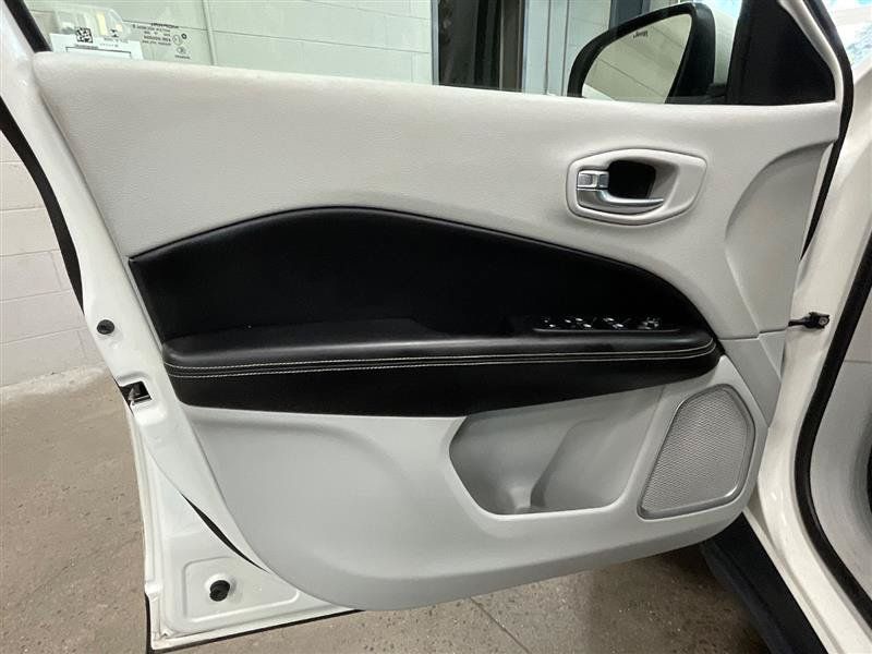 Used 2020 Jeep Compass Latitude FWD image 10