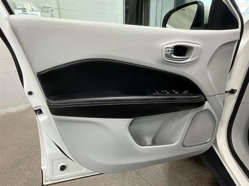 Used 2020 Jeep Compass Latitude FWD image 10