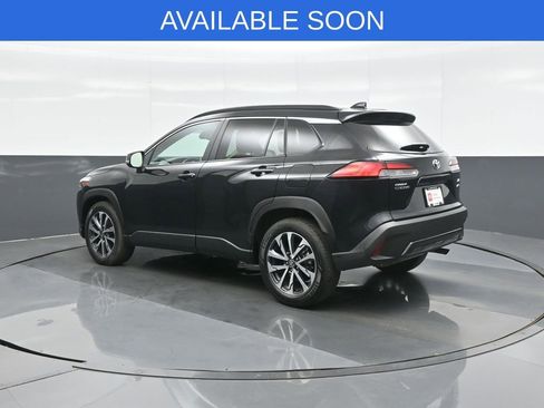 Used 2025 Toyota Corolla Cross XLE AWD/4WD image 5