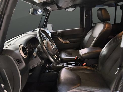 Used 2017 Jeep Wrangler Unlimited Sahara AWD/4WD image 17