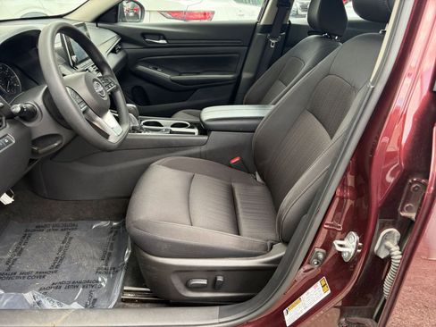 Used 2024 Nissan Altima 2.5 SV FWD image 27
