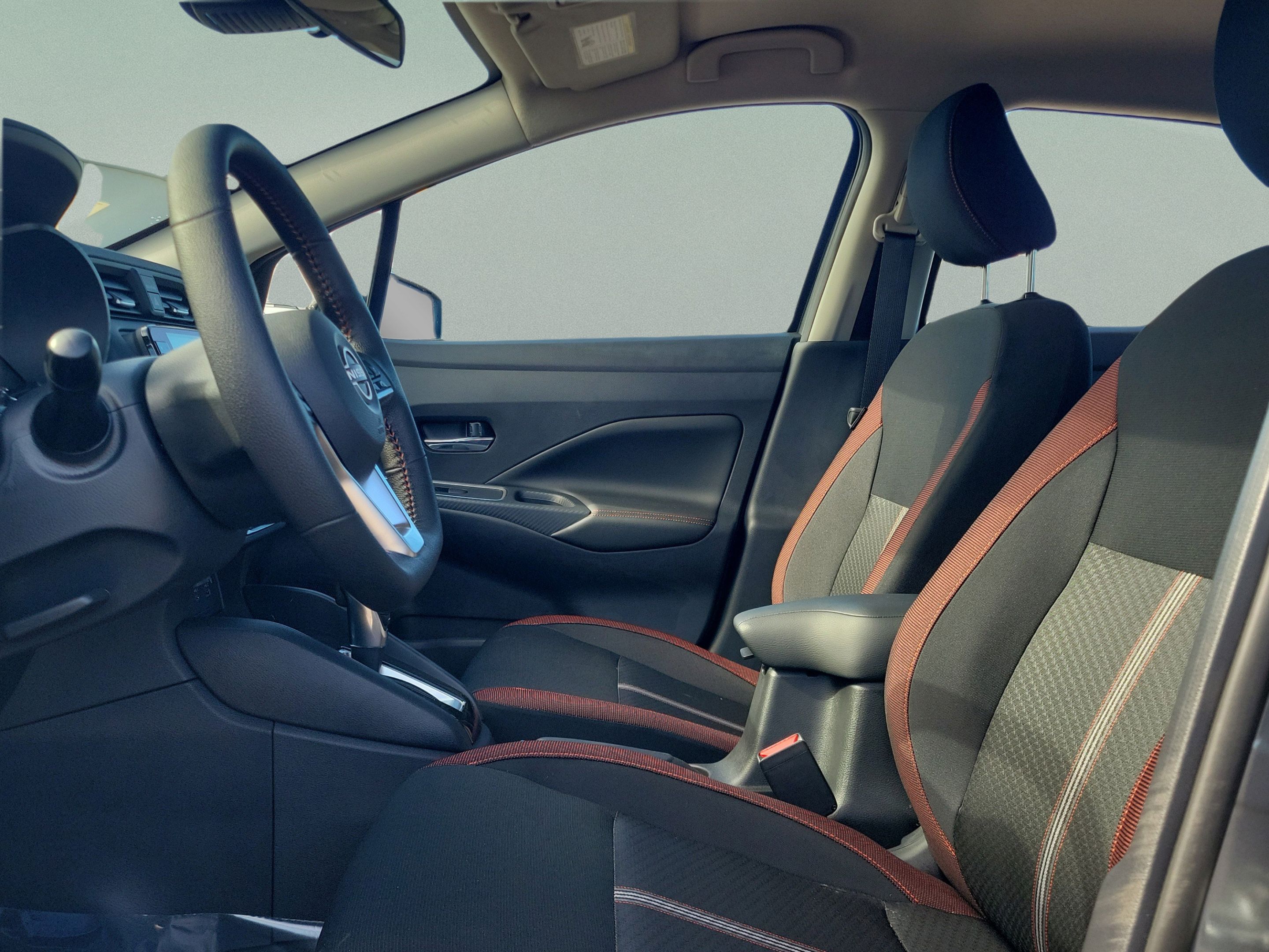 New 2025 Nissan Versa SR w/ Trunk Package FWD image 18