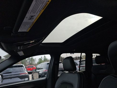 New 2025 Jeep Grand Cherokee Altitude image 22