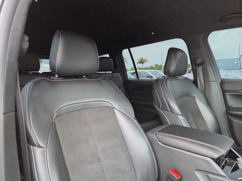 Used 2023 Jeep Grand Cherokee L Laredo RWD image 16