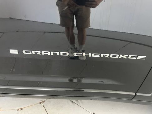Used 2022 Jeep Grand Cherokee Overland w/ Luxury Tech Group IV AWD/4WD image 51