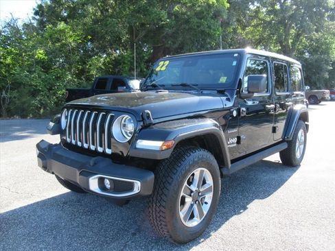 Used 2022 Jeep Wrangler Unlimited Sahara w/ LED Lighting Group AWD/4WD image 3
