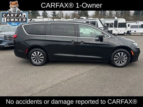 Used 2023 Chrysler Pacifica Touring-L FWD image 5