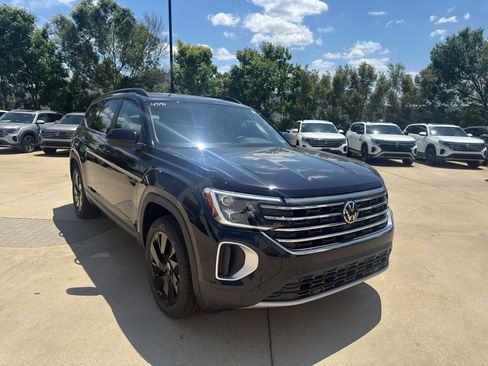 New 2026 Volkswagen Atlas SE FWD image 3