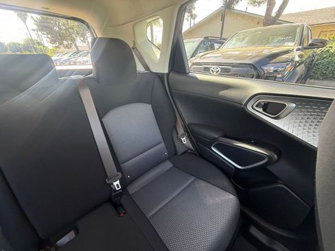 Used 2025 Kia Soul LX w/ LX Technology Package image 33