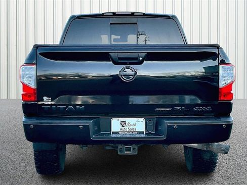 Used 2018 Nissan Titan SV image 5